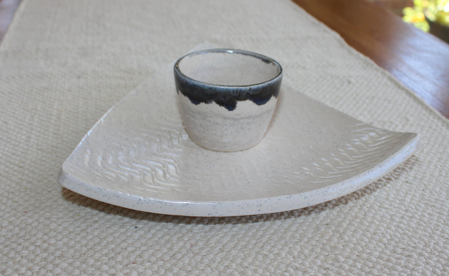 Triangle Dip & Dine plates set