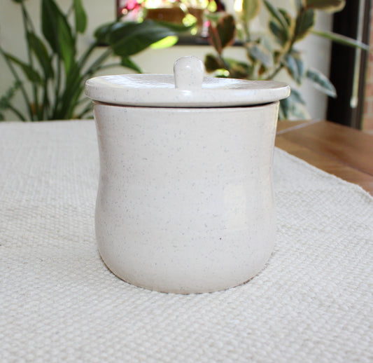 Small pot with lid - white