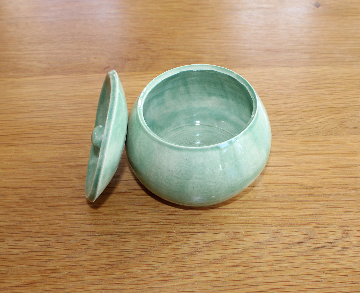 Small pot with lid - green