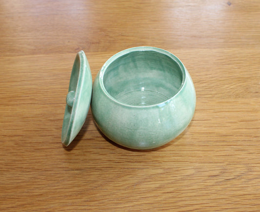 Small pot with lid - green