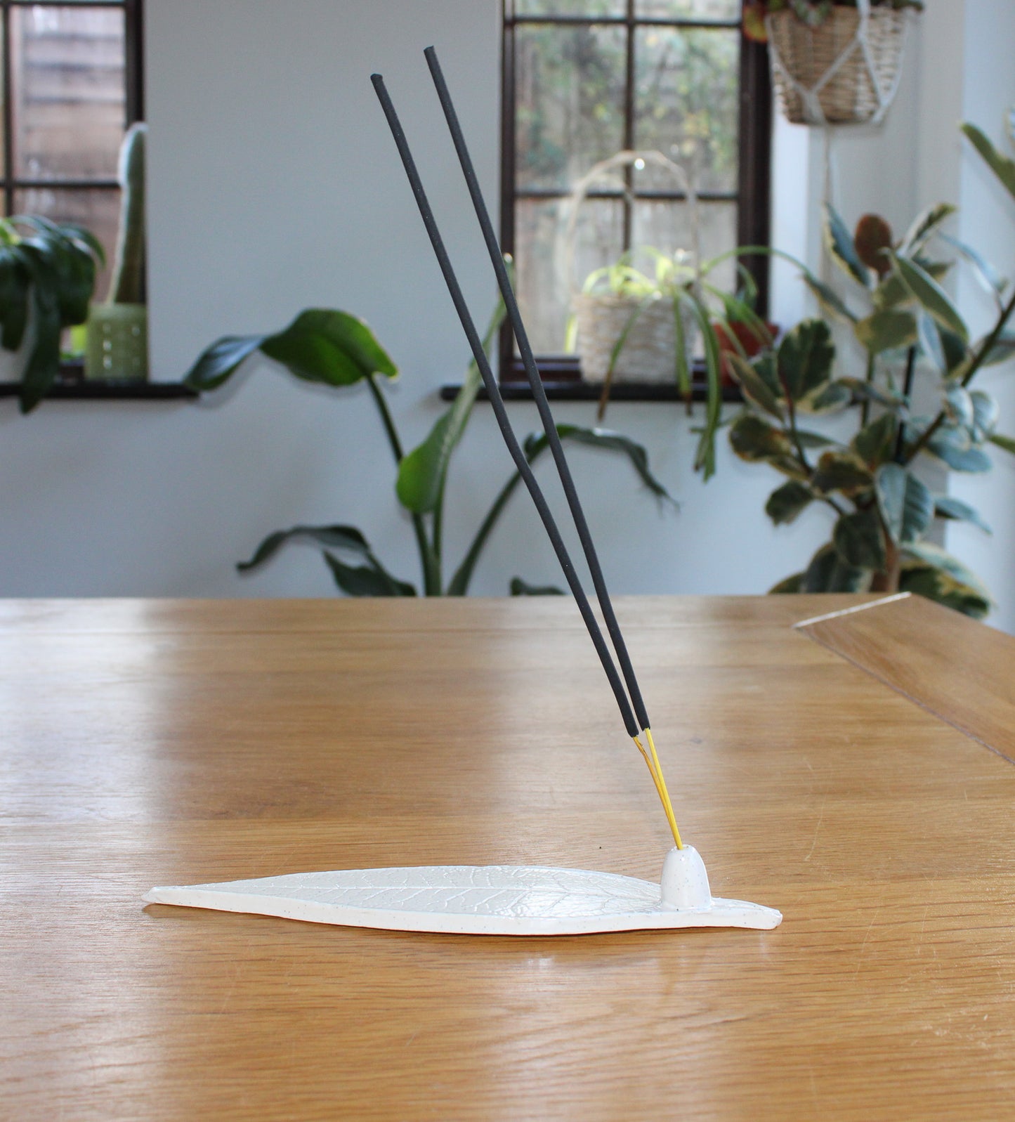 Intense stick holder - white leaf